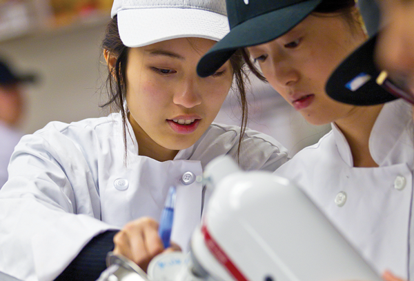 Students working together in the food lab